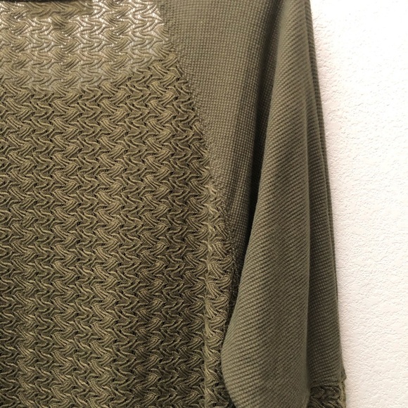 Weekend by Suzanne Betro lace back tunic top - Picture 5 of 5